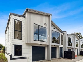 10E Powell Place, Henderson, Auckland