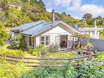 120 Miromiro Road, Normandale, Lower Hutt