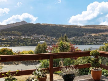 20 Balmoral Drive, Kelvin Heights, Queenstown