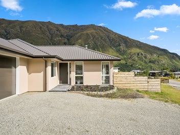 8 Lakefield Close, Kingston