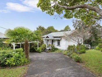 44 Grassmere Road, Henderson Valley, Auckland