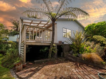 34 Poto Road, Normandale, Lower Hutt