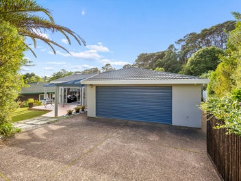 25 Woodfern Crescent, Titirangi, Auckland
