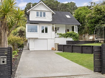 5 Manuka Terrace, Eastbourne, Lower Hutt