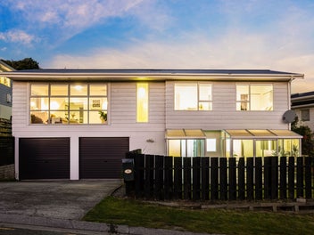6 Tregear Place, Camborne, Porirua