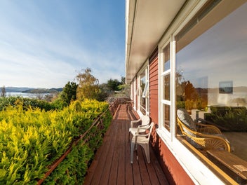 9 ST RONANS RD, Macandrew Bay, Dunedin