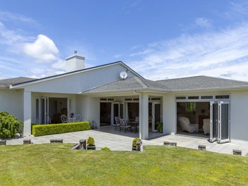 25 Magnolia Rise, Waipahihi, Taupo