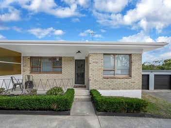 2/52 Butterworth Drive, Glendene, Auckland