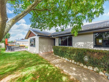 4 Whiting Drive, Wakefield