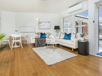 2/13A Evelyn Place, Hillcrest, Auckland