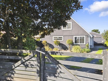 161 Karewa Parade, Papamoa Beach, Papamoa