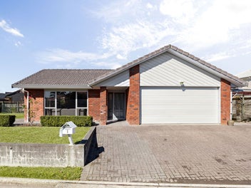 1 The Avenue, Harrowfield, Hamilton