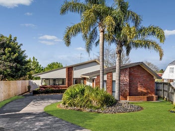 26 Parramatta Place, Botany Downs, Auckland