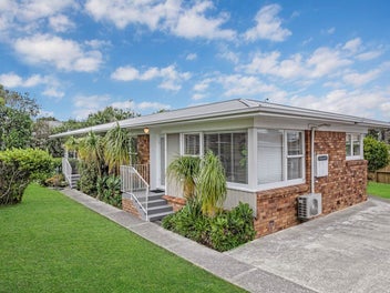 2/22 Evelyn Place, Hillcrest, Auckland