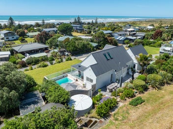 11 Palm Parade, Riversdale Beach, Masterton
