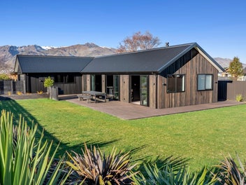 6 Woodpecker Street, Wanaka
