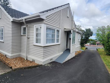 2/14 Great South Road, Manurewa, Auckland