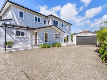 11 Chatham Avenue, Paremoremo, Auckland