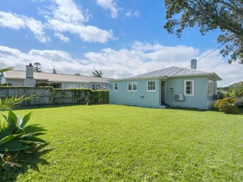 27 Old Lake Road, Narrow Neck, Auckland