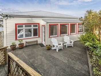 16 Charlotte Avenue, Brooklyn, Wellington