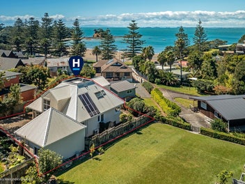 2/99 Hebron Road, Waiake, Auckland
