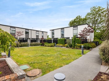 2/8 New Brighton Road, Shirley, Christchurch