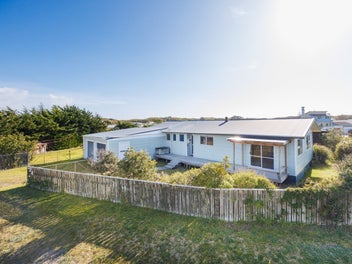 24 Te Kiri Street, Himatangi Beach, Himatangi Beach