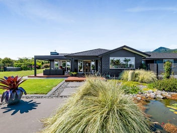 12 Pahakahaka Drive, Kaitake, New Plymouth
