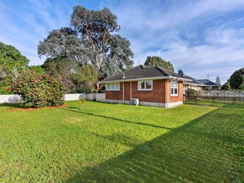 1/149 Shakespeare Road, Milford, Auckland