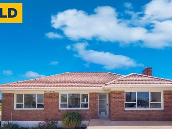 2/322 East Coast Road, Sunnynook, Auckland