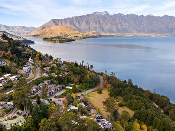 2/83 ARAWATA TCE, SUNSHINE BAY, QUEENSTOWN