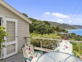 7 Westhill Road, Point Howard, Lower Hutt