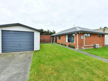 2/11 Short Street, Waltham, Christchurch