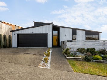 4 Lemonwood Way, Woodridge, Wellington