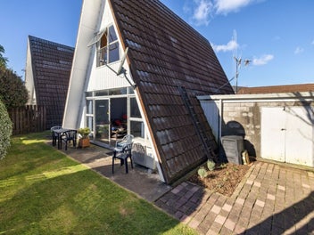 2/215 Fifteenth Avenue, Tauranga South, Tauranga