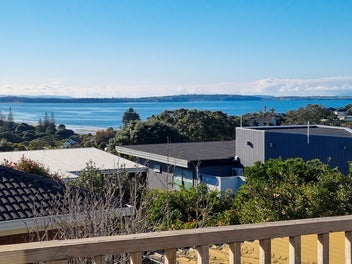 2/983 Beach Road, Torbay, Auckland