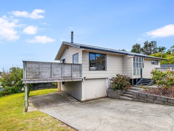 1 The Bollard, Whitby, Porirua