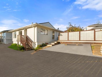 1/49 Sungrove Rise, Sunnyvale, Auckland