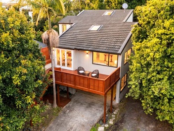 2/24 Wisteria Way, Mairangi Bay, Auckland