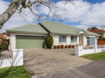15 Te Hoe Grove, Pinehill, Auckland