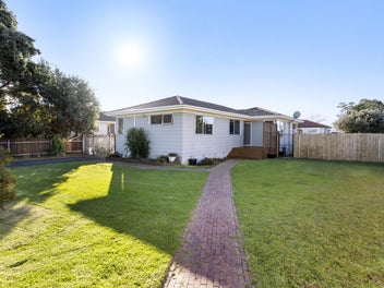 13 Gibbons Road, Weymouth, Auckland