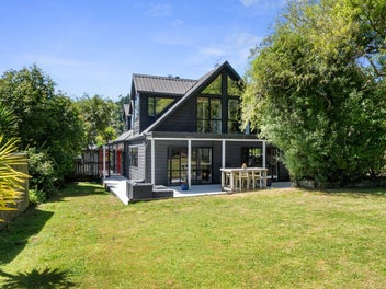 70 Pinehaven Road, Pinehaven, Upper Hutt