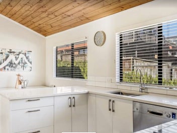 2/153 Whitford Road, Somerville, Manukau