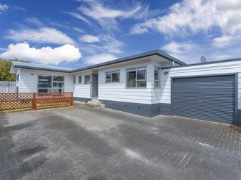 35 Otupai Street, Two Mile Bay, Taupo