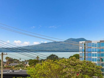 2/4 Rangitoto Terrace, Milford, Auckland