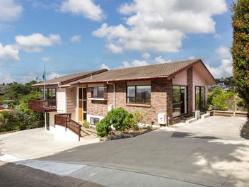 21 Barker Rise, Northcross, Auckland