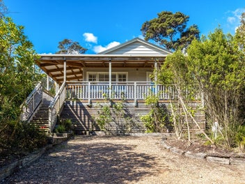 117 Queens Drive, Oneroa, Waiheke Island