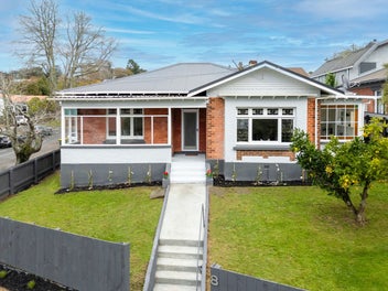 8 Pembroke Lane, Hamilton Lake, Hamilton