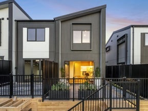4/4 Ngaroma House Drive, Hobsonville, Auckland