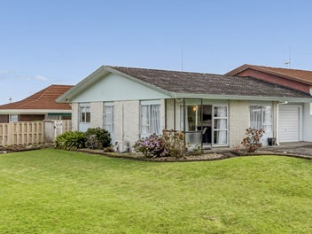 1/2 Pounamu Place, Shelly Park, Auckland